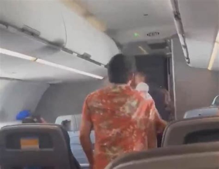 
Who Is Singer Larren Wong? United Airline Passenger Arrested For Defending Himself 